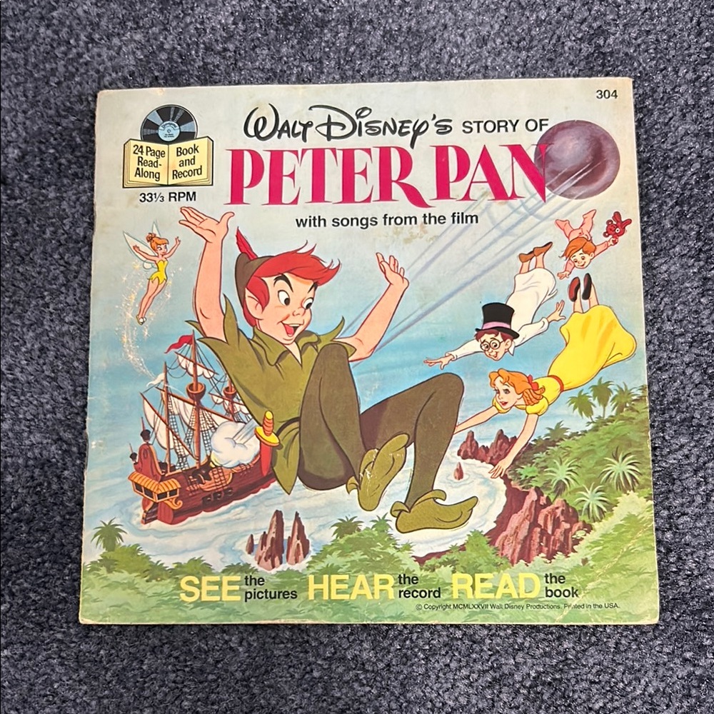 Vintage 1977 Walt Disney's 24 page Story of Peter Pan & 33 1/3 rpm Record